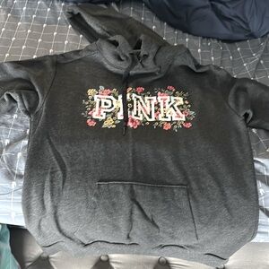Used women’s PINK hoodie in great condition Puma